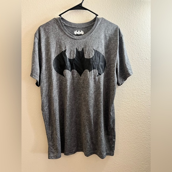 Men’s Batman shirt size Large - Picture 1 of 2